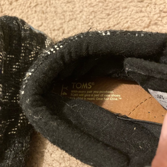 Black and white soft tennis shoes - Picture 5 of 6